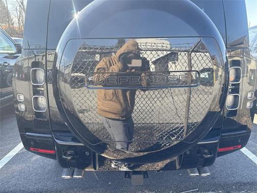2025 Land Rover Defender V8