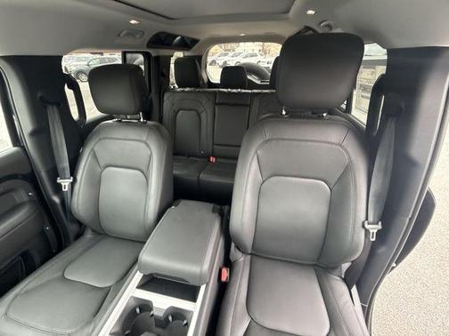 2025 Land Rover Defender P500 X-Dynamic SE