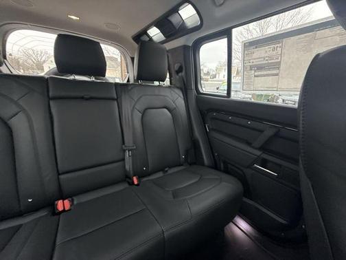 2025 Land Rover Defender P500 X-Dynamic SE