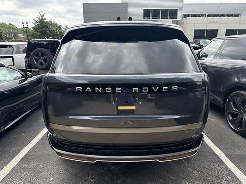 2025 Land Rover Range Rover P550e SE