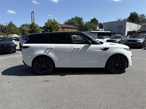 2025 Land Rover Range Rover Sport SE