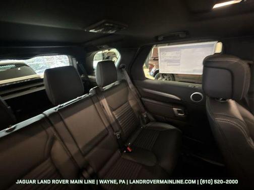 2025 Land Rover Discovery P300 Dynamic SE