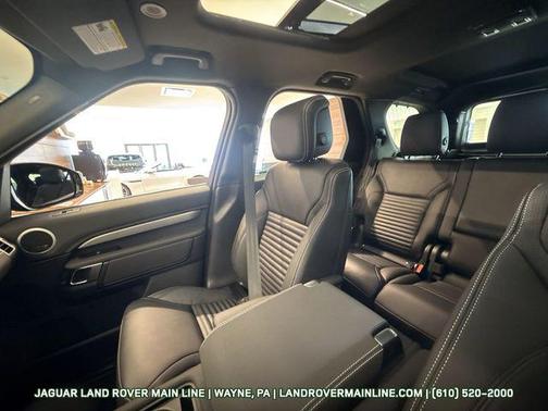 2025 Land Rover Discovery P300 Dynamic SE