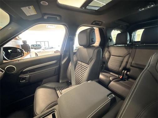 2025 Land Rover Discovery P300 Dynamic SE