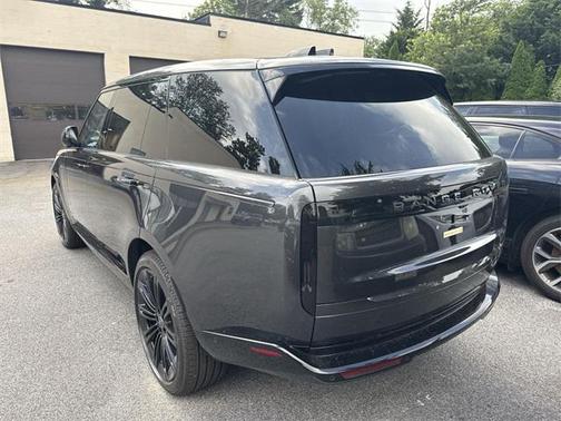 2025 Land Rover Range Rover P400 SE 7 Seat