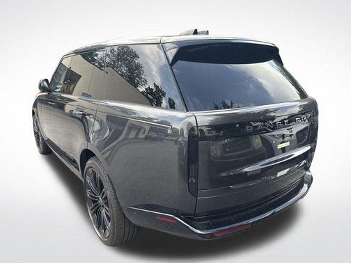 2025 Land Rover Range Rover P400 SE 7 Seat