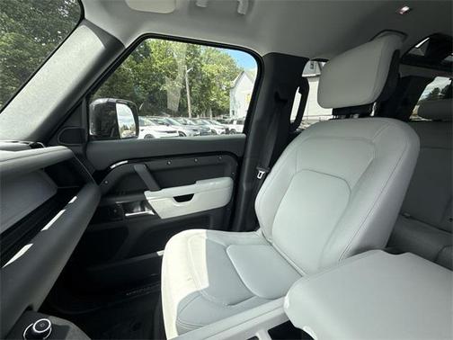 2025 Land Rover Defender 110 P400 X-Dynamic SE
