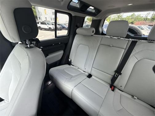 2025 Land Rover Defender 110 P400 X-Dynamic SE