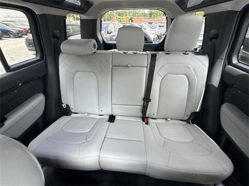 2025 Land Rover Defender 110 P400 X-Dynamic SE