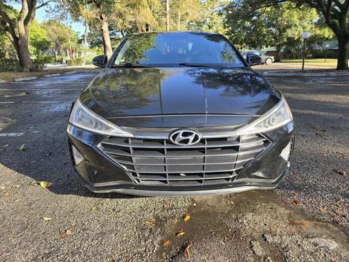 2019 Hyundai ELANTRA SE