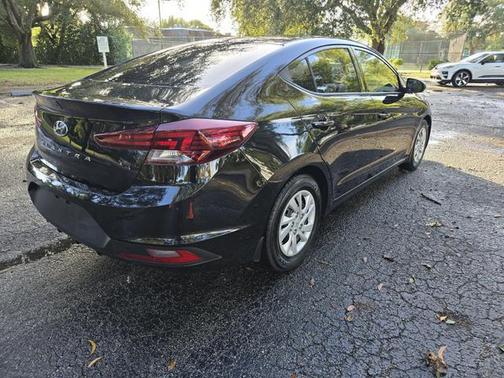 2019 Hyundai ELANTRA SE