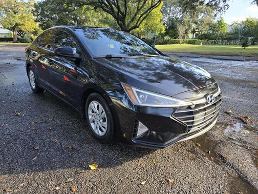 2019 Hyundai ELANTRA SE