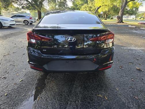 2019 Hyundai ELANTRA SE