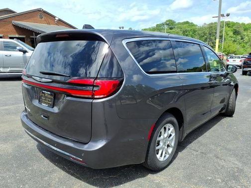 Granite Crystal Clearcoat Metallic 2023 Chrysler Pacifica Touring-L