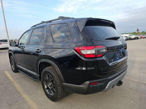 Crystal Black Pearl 2024 Honda Pilot TrailSport