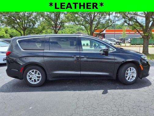 2023 Chrysler Pacifica Touring-L