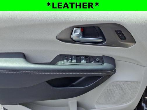 2023 Chrysler Pacifica Touring-L