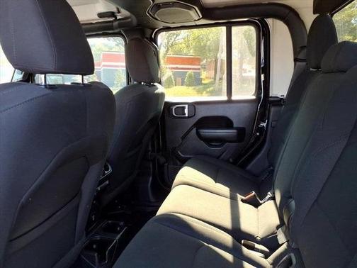2022 Jeep Gladiator Sport