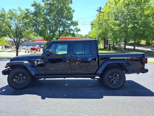 Black Clearcoat 2022 Jeep Gladiator Sport