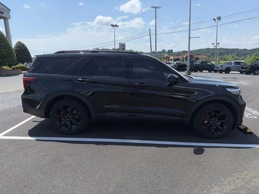 Black Metallic 2024 Ford Explorer ST