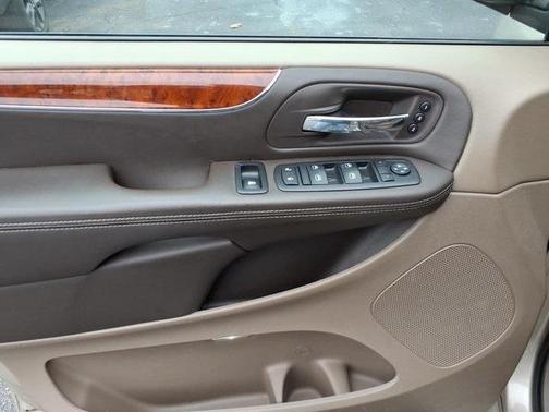 2012 Chrysler Town & Country Limited