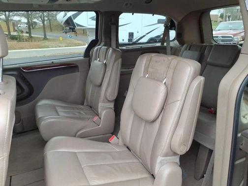 2012 Chrysler Town & Country Limited