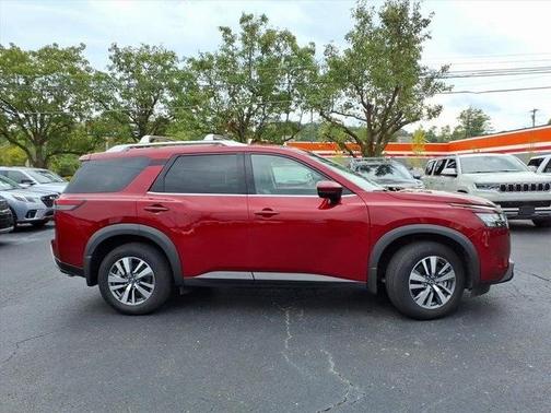 2024 Nissan Pathfinder SL