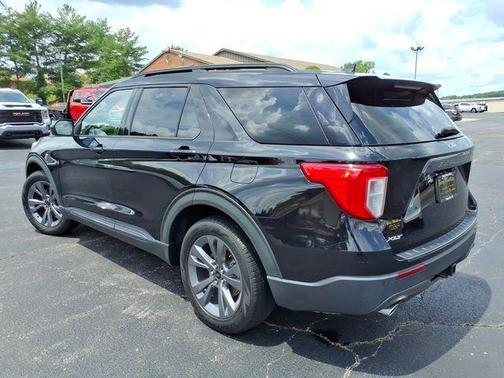 Black Metallic 2022 Ford Explorer XLT