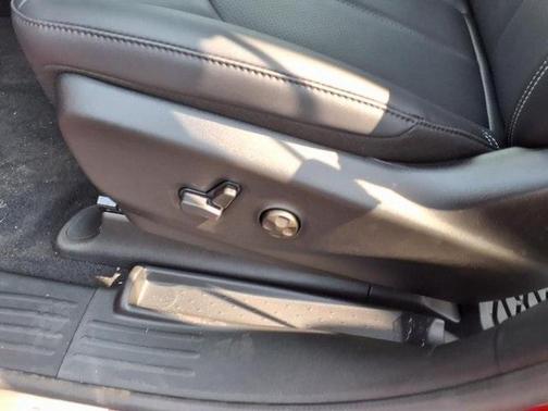 2025 Chrysler Voyager LX