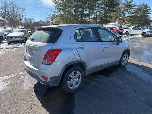 Silver Ice Metallic 2017 Chevrolet Trax LS
