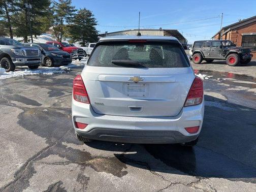 Silver Ice Metallic 2017 Chevrolet Trax LS