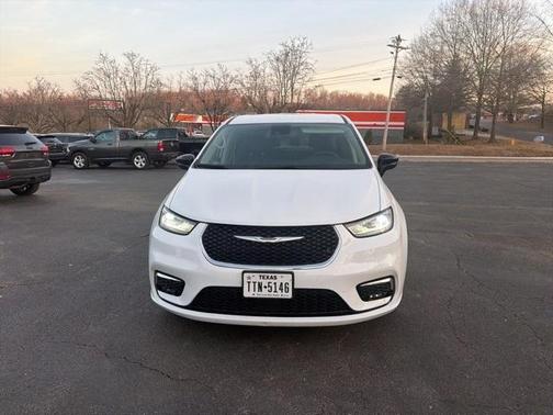 2024 Chrysler Pacifica Touring-L