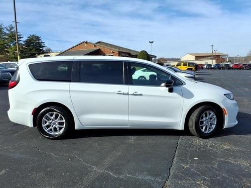 2024 Chrysler Pacifica Touring-L