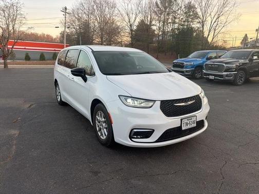 2024 Chrysler Pacifica Touring-L