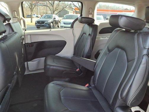 2024 Chrysler Pacifica Touring-L