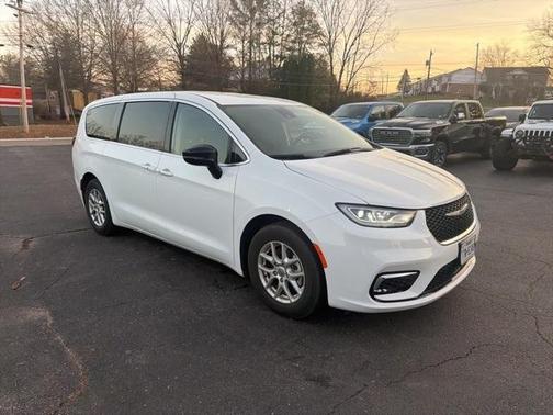 2024 Chrysler Pacifica Touring-L