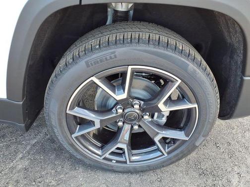 Bright White Clearcoat 2026 Jeep Cherokee Overland
