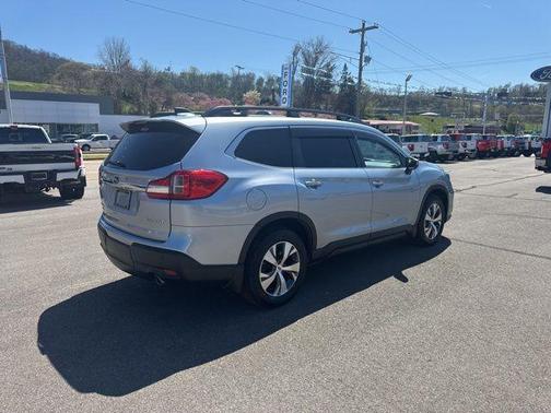 Ice Silver Metallic 2022 Subaru Ascent Premium 8-Passenger