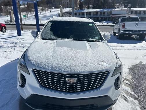 2022 Cadillac XT4 Premium Luxury