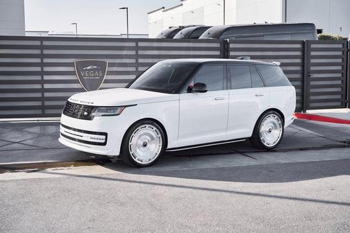 Ostuni Pearl White Premium Metallic 2025 Land Rover Range Rover P530 SE