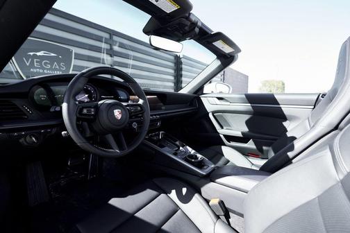 2024 Porsche 911 Carrera 4S Cabriolet