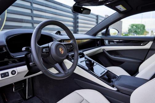 2025 Porsche Panamera 4