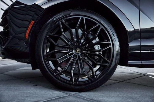 2025 Lamborghini Urus SE