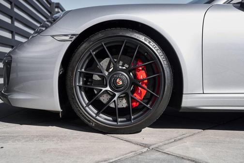 2019 Porsche 911 Carrera 4 GTS