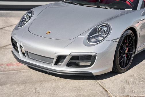 2019 Porsche 911 Carrera 4 GTS