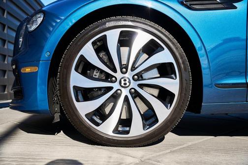 2024 Bentley Flying Spur Mulliner V8