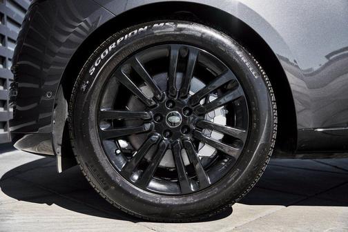 Carpathian Gray Premium Metallic 2024 Land Rover Range Rover P530 SE