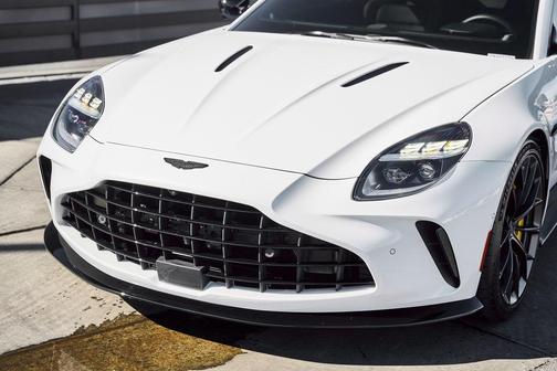 2025 Aston Martin Vantage Base