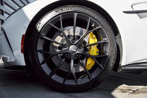 2025 Aston Martin Vantage Base