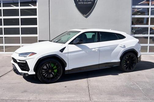 2022 Lamborghini Urus Pearl Capsule